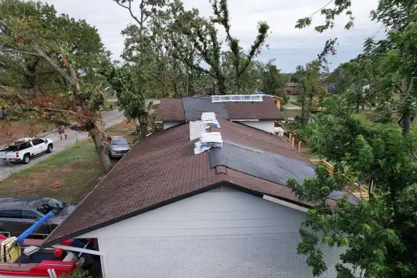 Working With Your Insurance Adjuster on a Roof Claim